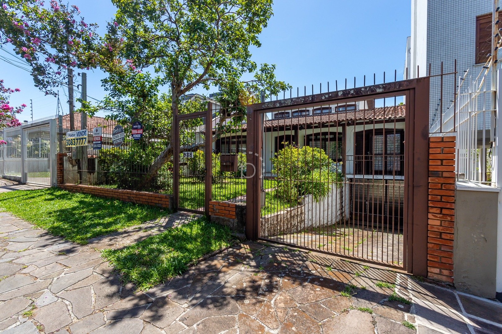 Casa à venda com 313m², 3 quartos, 1 suíte, 5 vagas no bairro Tristeza em Porto Alegre