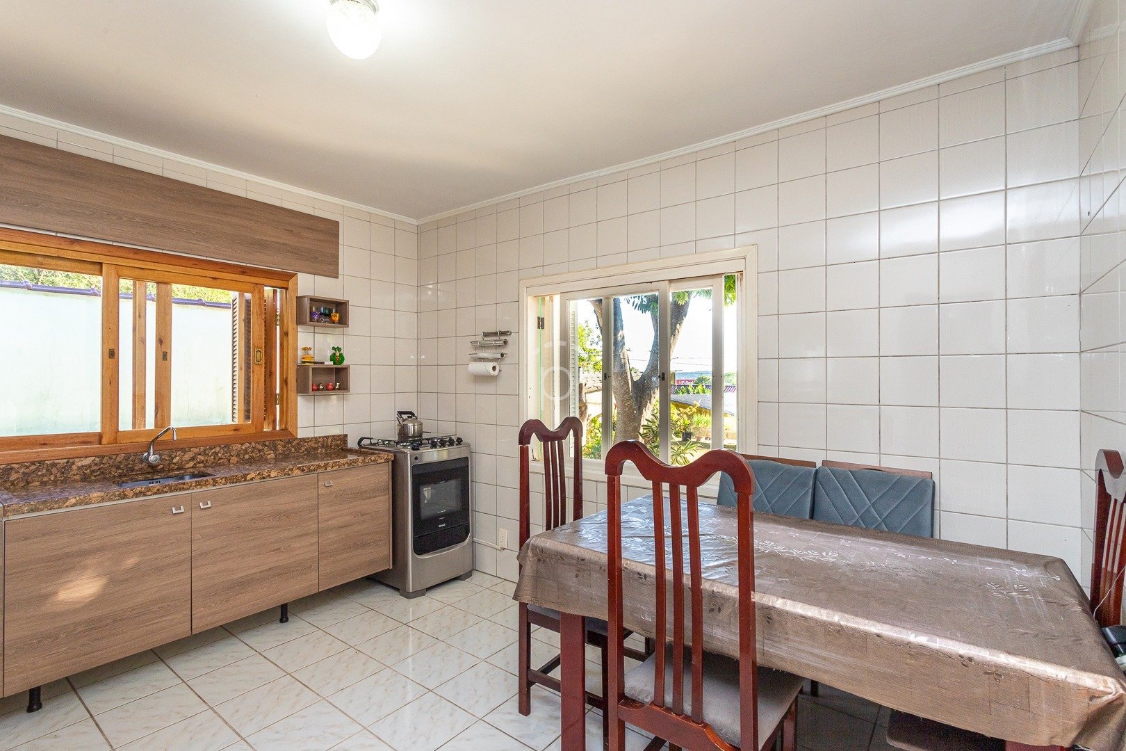 Casa à venda com 150m², 4 quartos, 1 suíte, 3 vagas no bairro Hípica em Porto Alegre - Foto 6