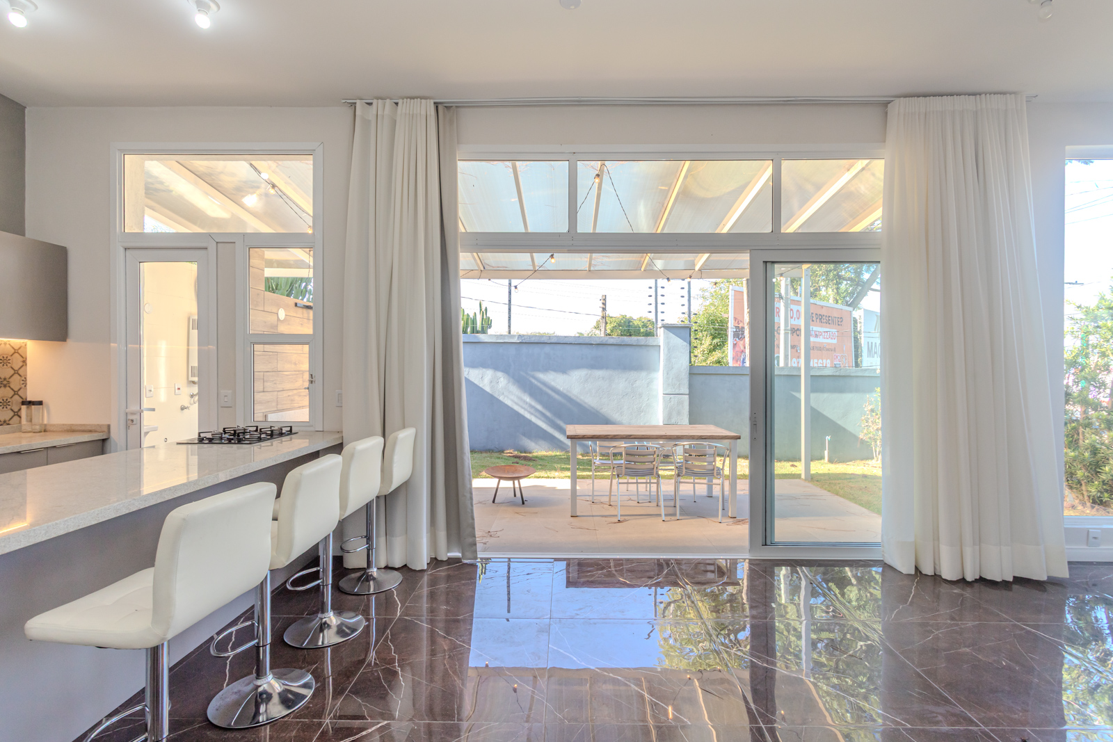 Casa em Condomínio à venda com 153m², 3 quartos, 3 suítes, 2 vagas no bairro Hípica em Porto Alegre