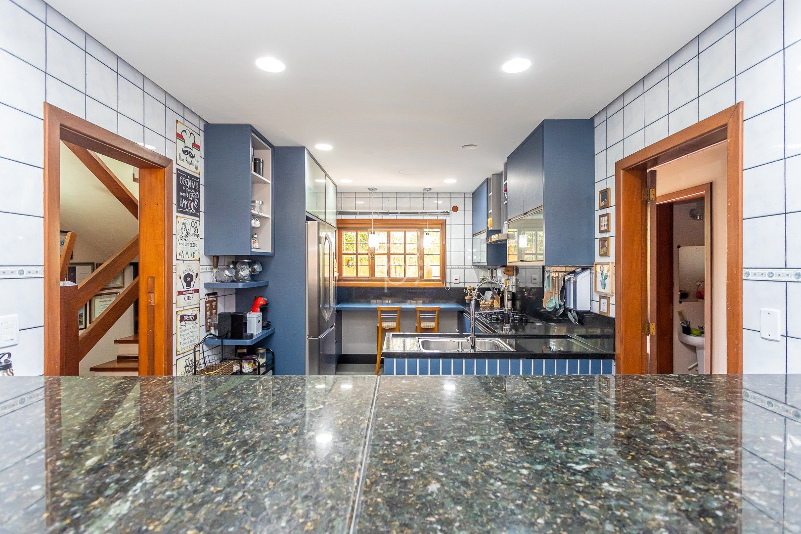 Casa à venda com 328m², 3 quartos, 1 suíte, 2 vagas no bairro Guarujá em Porto Alegre - Foto 16