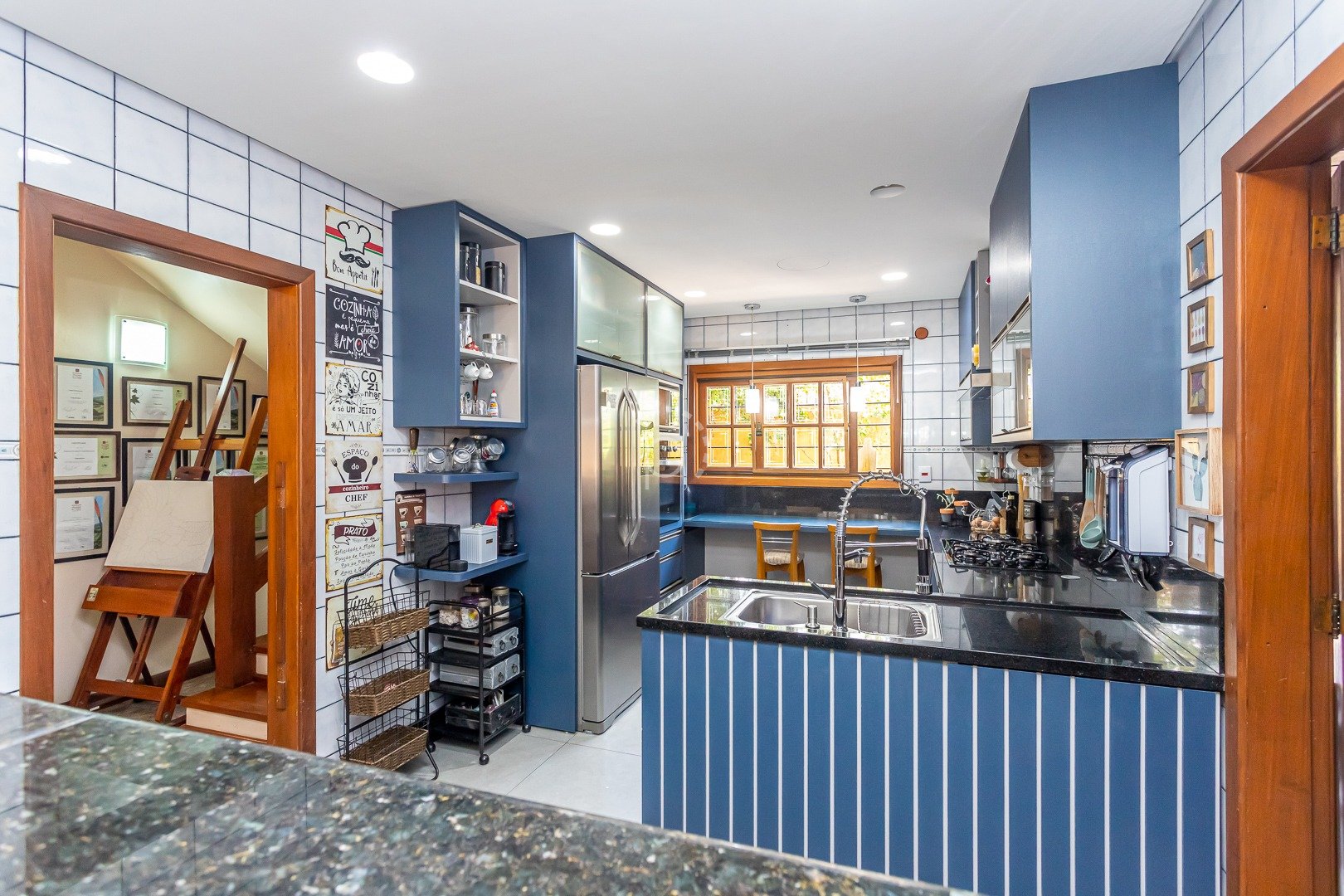 Casa à venda com 328m², 3 quartos, 1 suíte, 2 vagas no bairro Guarujá em Porto Alegre - Foto 17