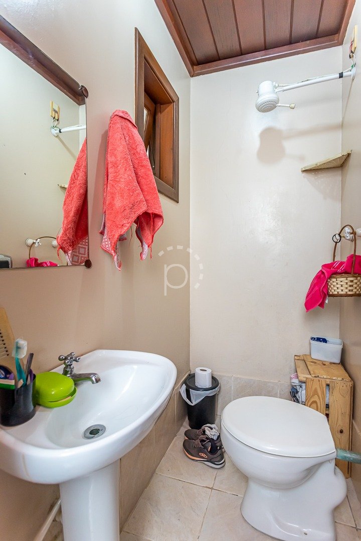 Casa à venda com 328m², 3 quartos, 1 suíte, 2 vagas no bairro Guarujá em Porto Alegre - Foto 20