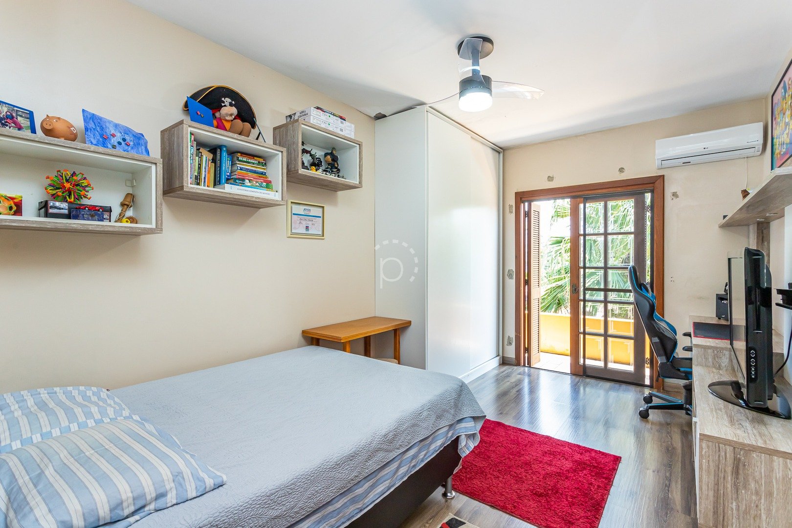 Casa à venda com 328m², 3 quartos, 1 suíte, 2 vagas no bairro Guarujá em Porto Alegre - Foto 34