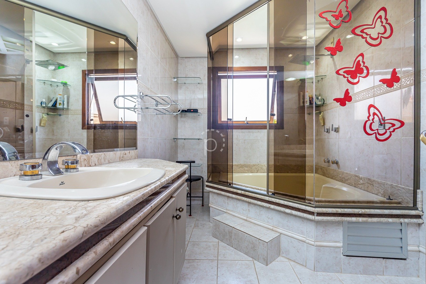 Casa à venda com 328m², 3 quartos, 1 suíte, 2 vagas no bairro Guarujá em Porto Alegre - Foto 29