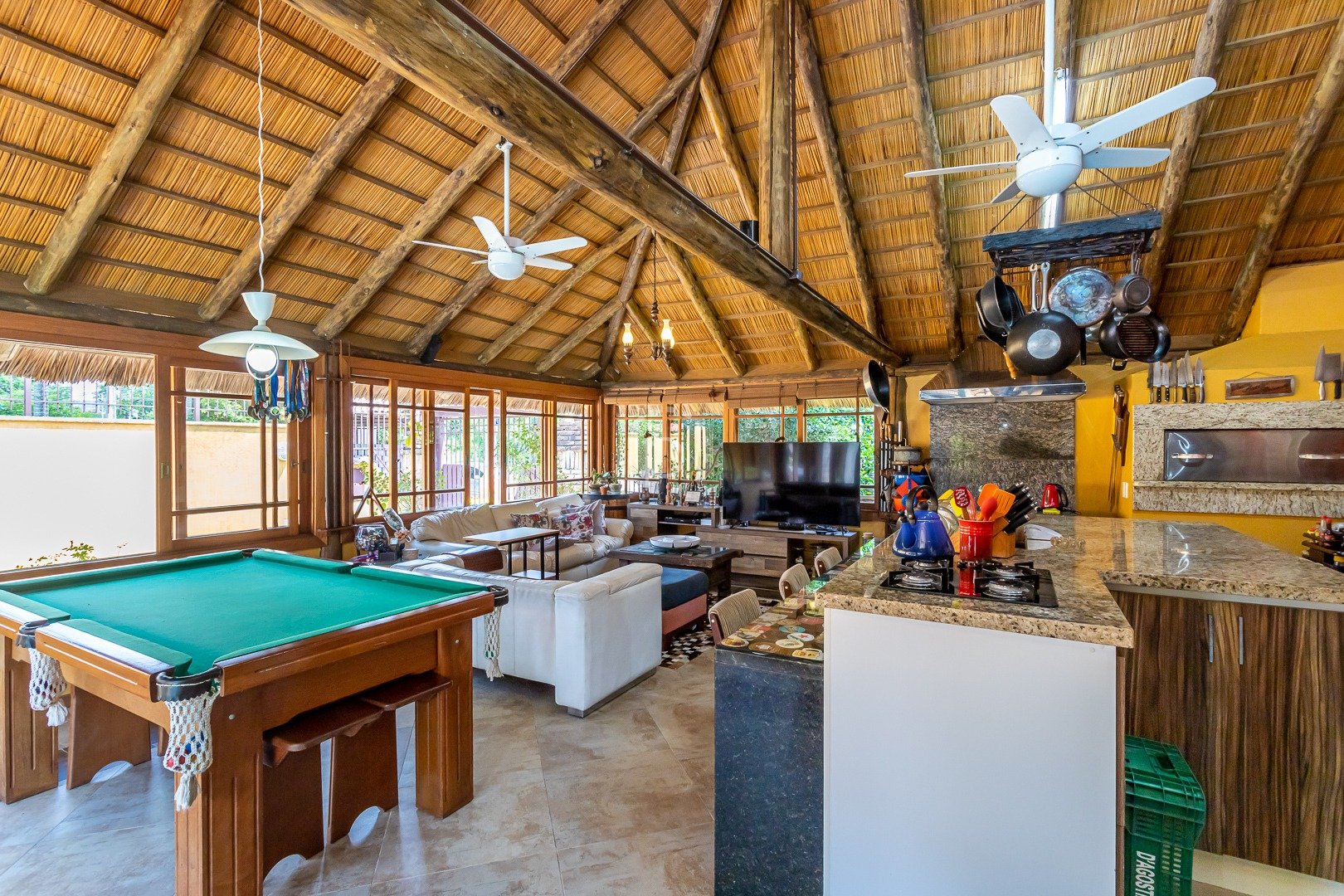 Casa à venda com 328m², 3 quartos, 1 suíte, 2 vagas no bairro Guarujá em Porto Alegre - Foto 48