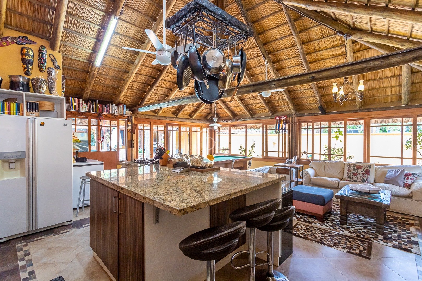 Casa à venda com 328m², 3 quartos, 1 suíte, 2 vagas no bairro Guarujá em Porto Alegre - Foto 46