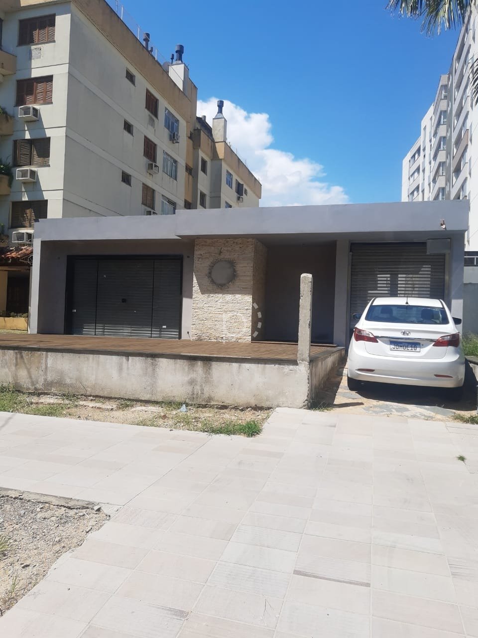 Casa à venda com 200m², 3 quartos, 2 vagas no bairro Tristeza em Porto Alegre