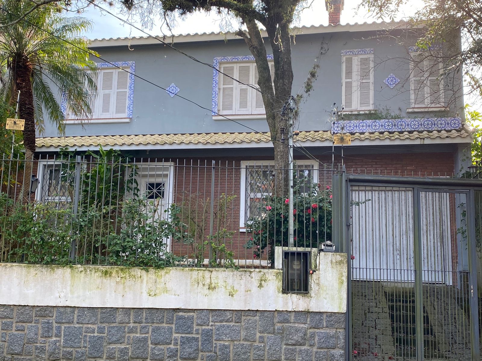 Casa à venda com 257m², 4 quartos, 1 suíte, 2 vagas no bairro Vila Assunção em Porto Alegre - Foto 2