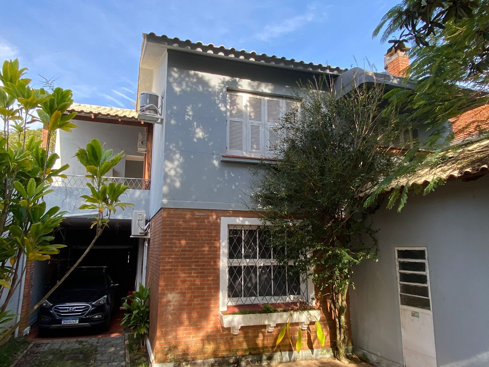 Casa à venda com 257m², 4 quartos, 1 suíte, 2 vagas no bairro Vila Assunção em Porto Alegre