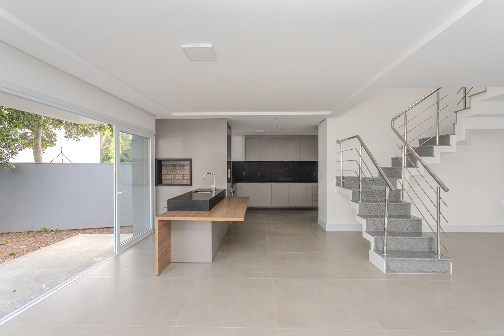 Casa em Condomínio à venda com 300m², 3 quartos, 3 suítes no bairro Pedra Redonda em Porto Alegre - Foto 4