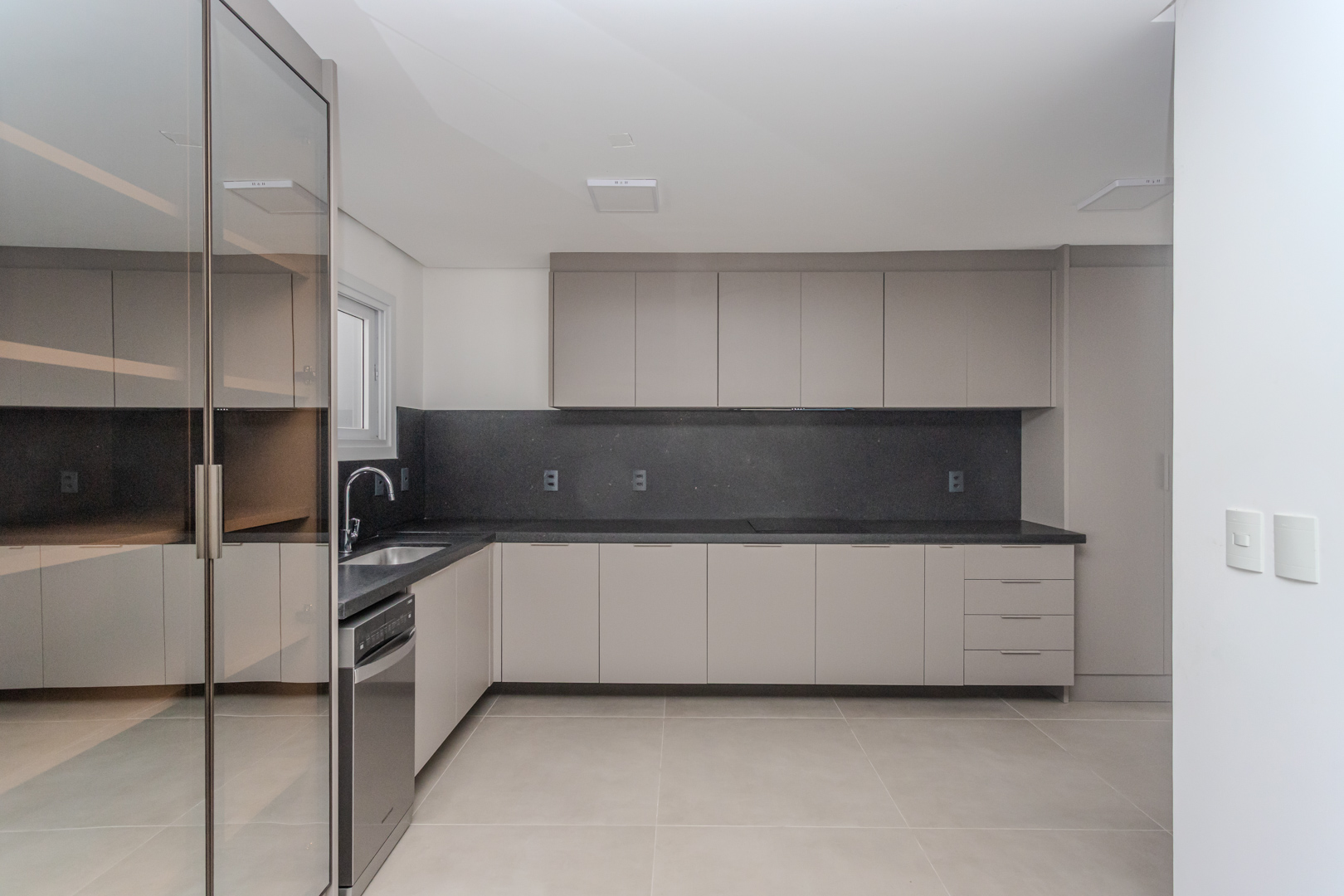Casa em Condomínio à venda com 300m², 3 quartos, 3 suítes no bairro Pedra Redonda em Porto Alegre - Foto 11