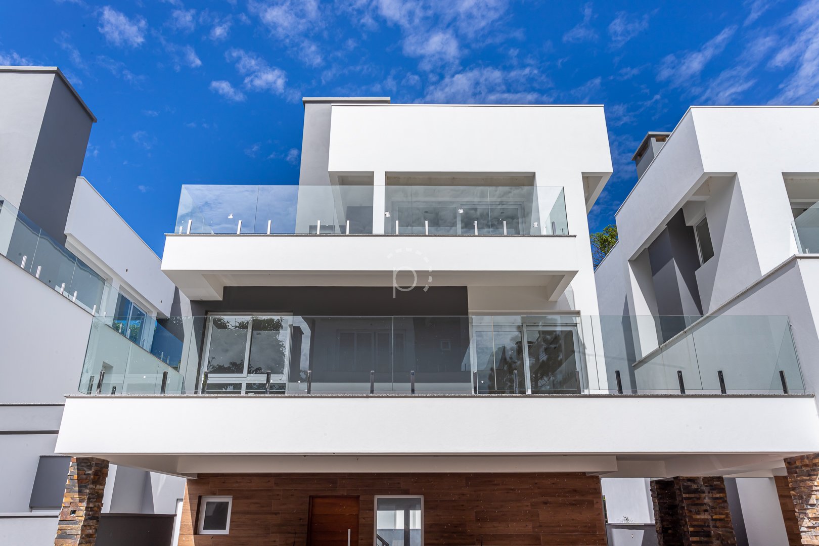 Casa em Condomínio à venda com 300m², 3 quartos, 3 suítes no bairro Pedra Redonda em Porto Alegre
