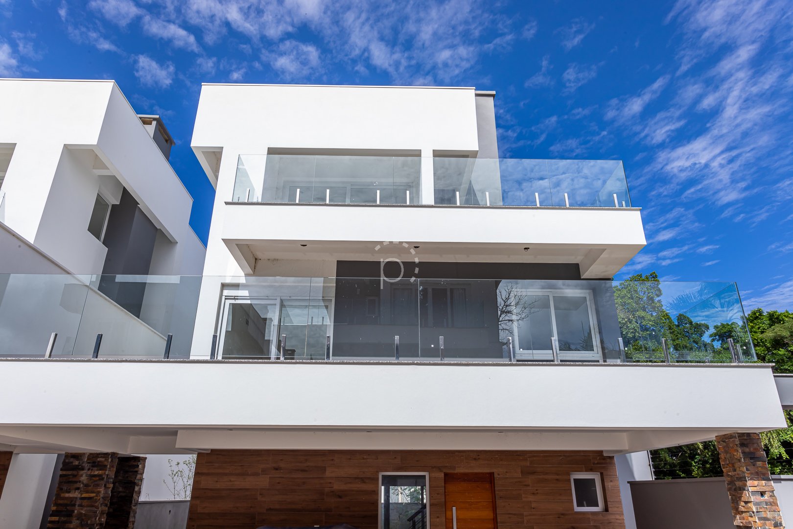 Casa em Condomínio à venda com 300m², 3 quartos, 3 suítes no bairro Pedra Redonda em Porto Alegre