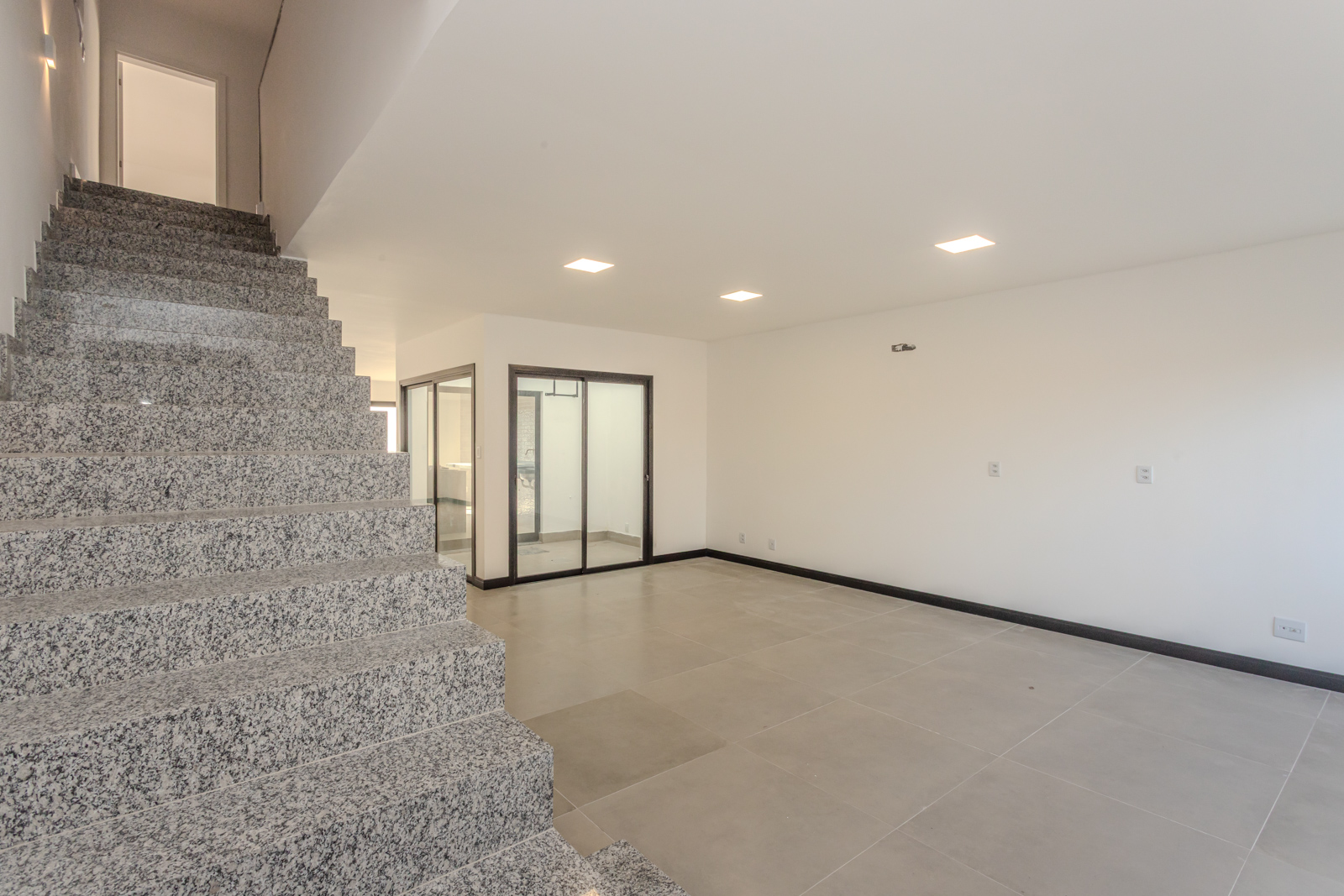 Casa à venda com 166m², 3 quartos, 1 suíte, 2 vagas no bairro Ipanema em Porto Alegre - Foto 8