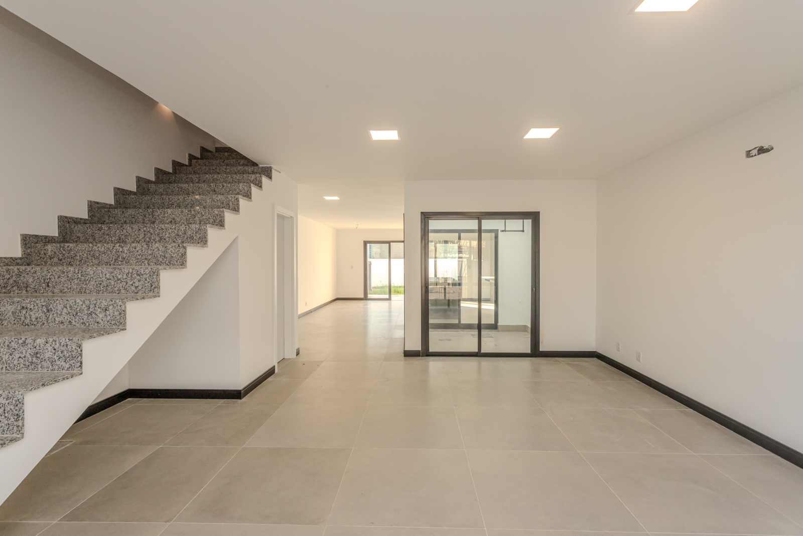 Casa à venda com 166m², 3 quartos, 1 suíte, 2 vagas no bairro Ipanema em Porto Alegre - Foto 4