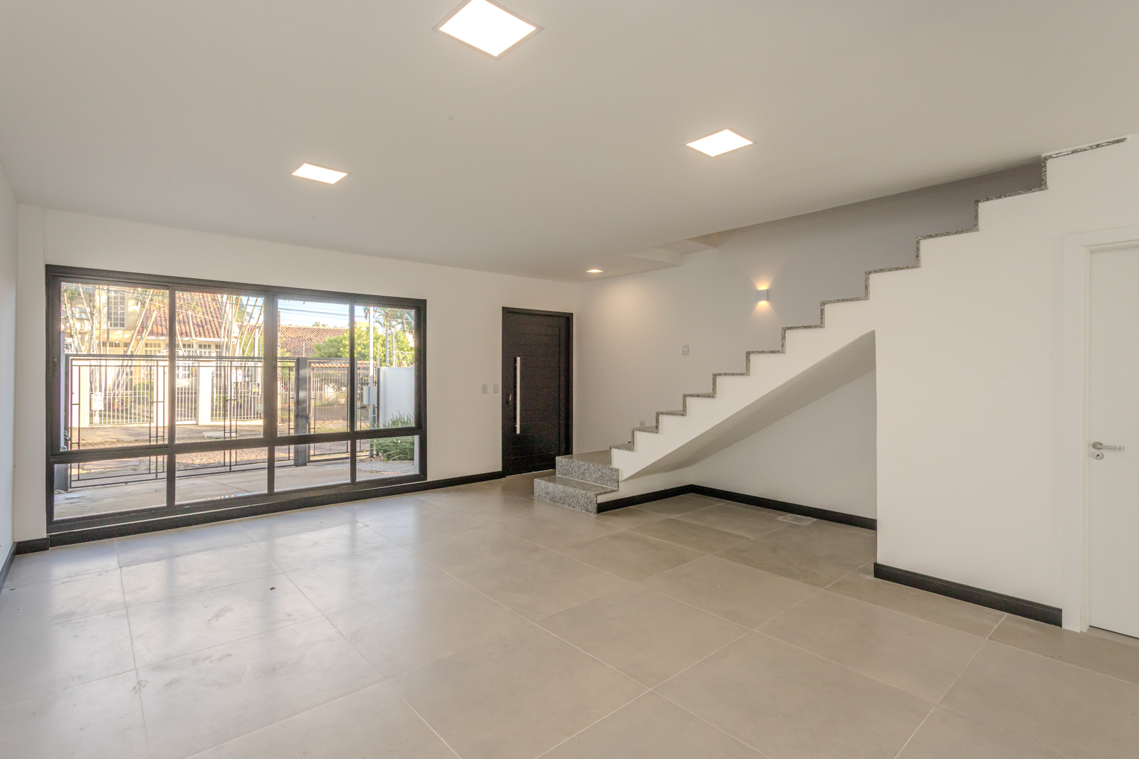 Casa à venda com 166m², 3 quartos, 1 suíte, 2 vagas no bairro Ipanema em Porto Alegre - Foto 3