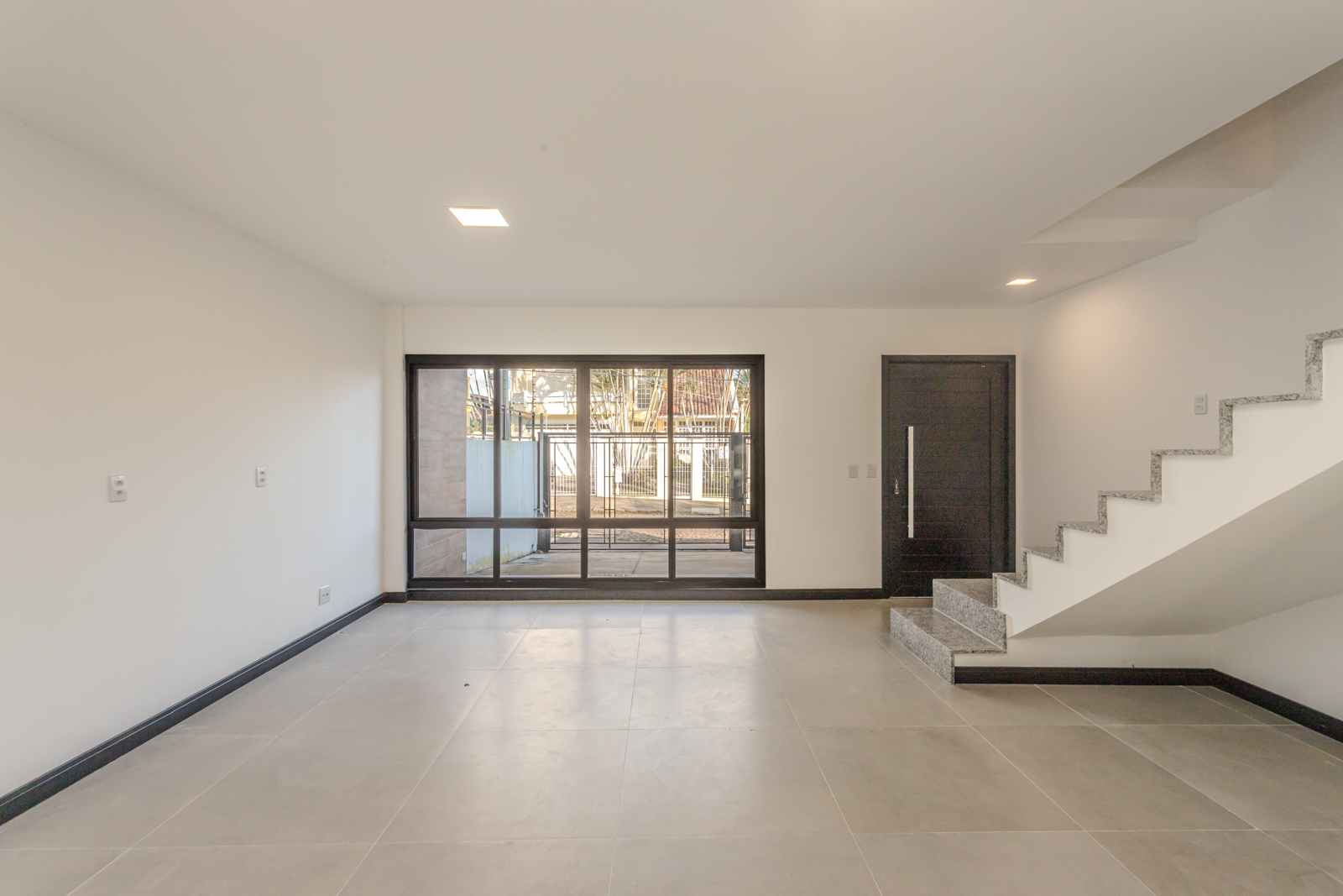 Casa à venda com 166m², 3 quartos, 1 suíte, 2 vagas no bairro Ipanema em Porto Alegre - Foto 2