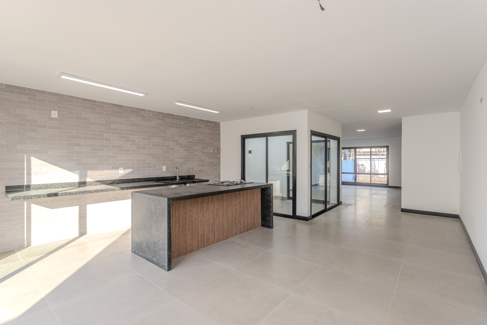 Casa à venda com 166m², 3 quartos, 1 suíte, 2 vagas no bairro Ipanema em Porto Alegre - Foto 11