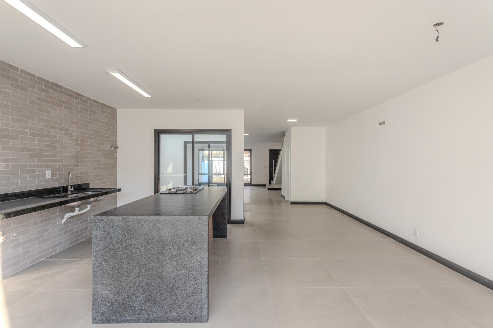 Casa à venda com 166m², 3 quartos, 1 suíte, 2 vagas no bairro Ipanema em Porto Alegre - Foto 13