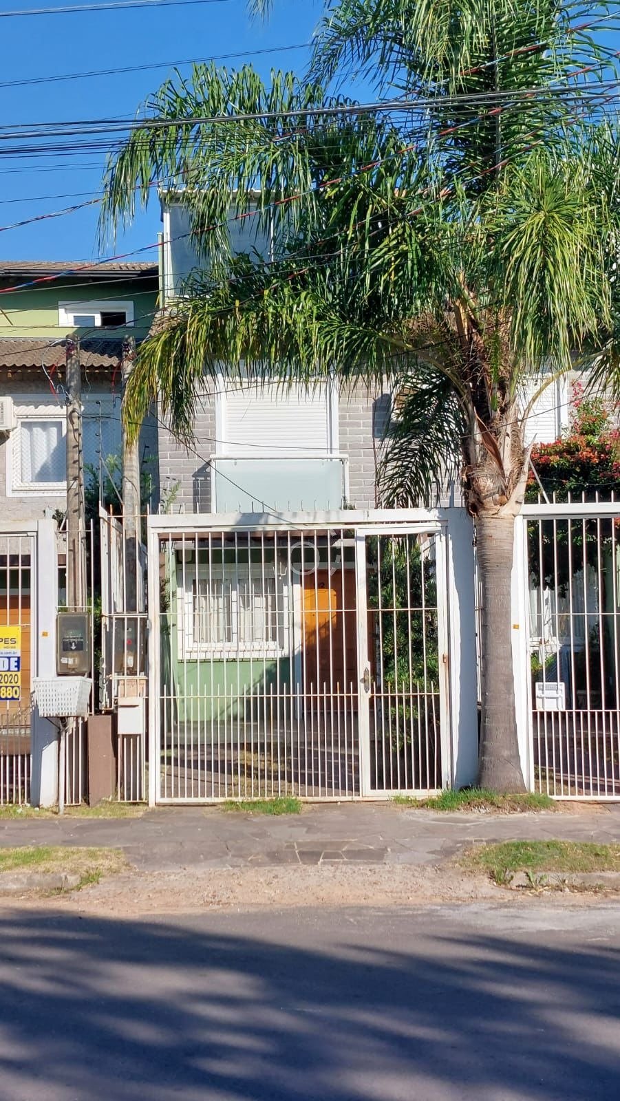 Casa à venda com 111m², 3 quartos, 1 suíte, 2 vagas no bairro Hípica em Porto Alegre
