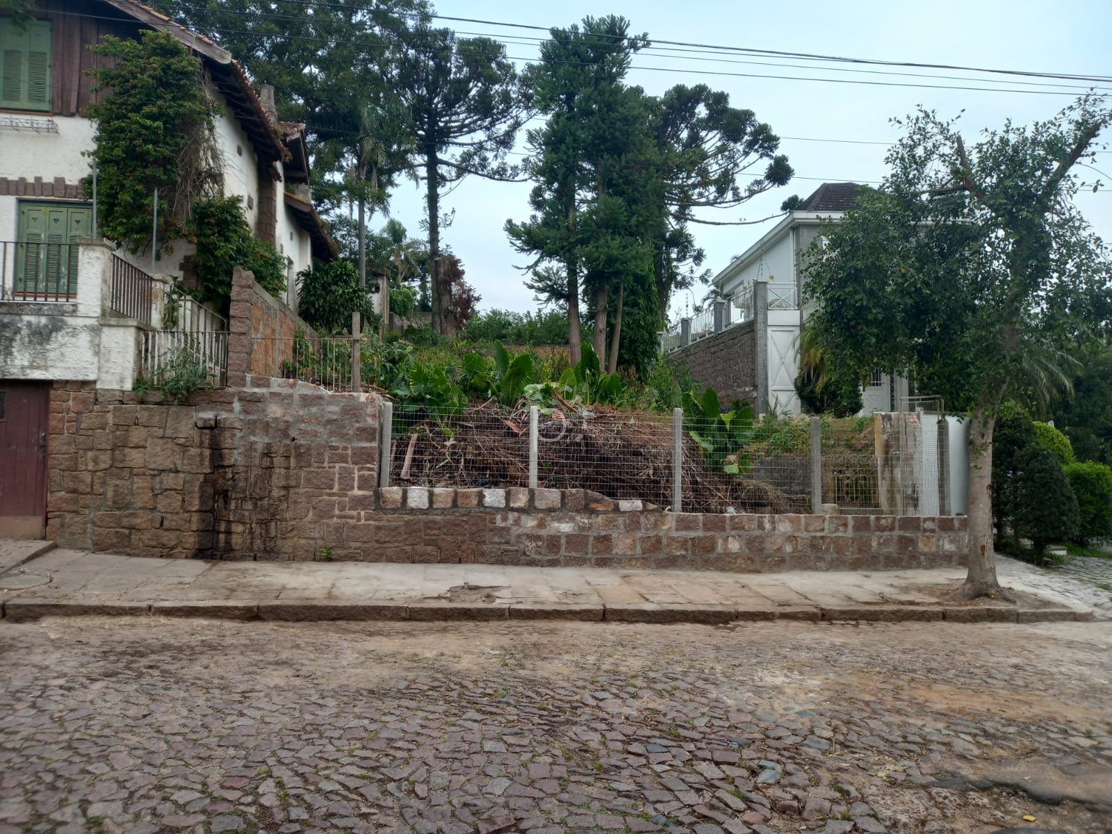 Terreno à venda com 396m² no bairro Tristeza em Porto Alegre