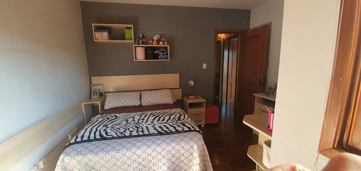 Casa à venda com 201m², 3 quartos, 1 suíte, 2 vagas no bairro Ipanema em Porto Alegre - Foto 18