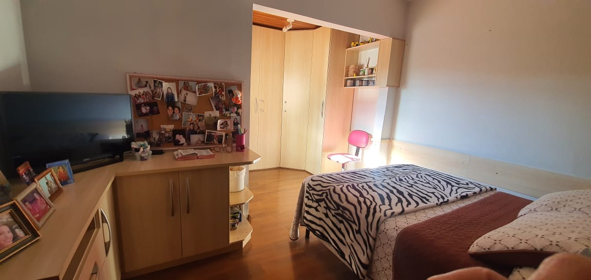 Casa à venda com 201m², 3 quartos, 1 suíte, 2 vagas no bairro Ipanema em Porto Alegre - Foto 19