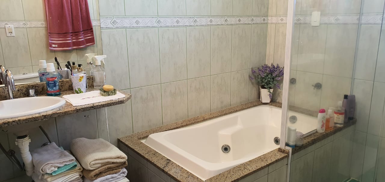 Casa à venda com 201m², 3 quartos, 1 suíte, 2 vagas no bairro Ipanema em Porto Alegre - Foto 27