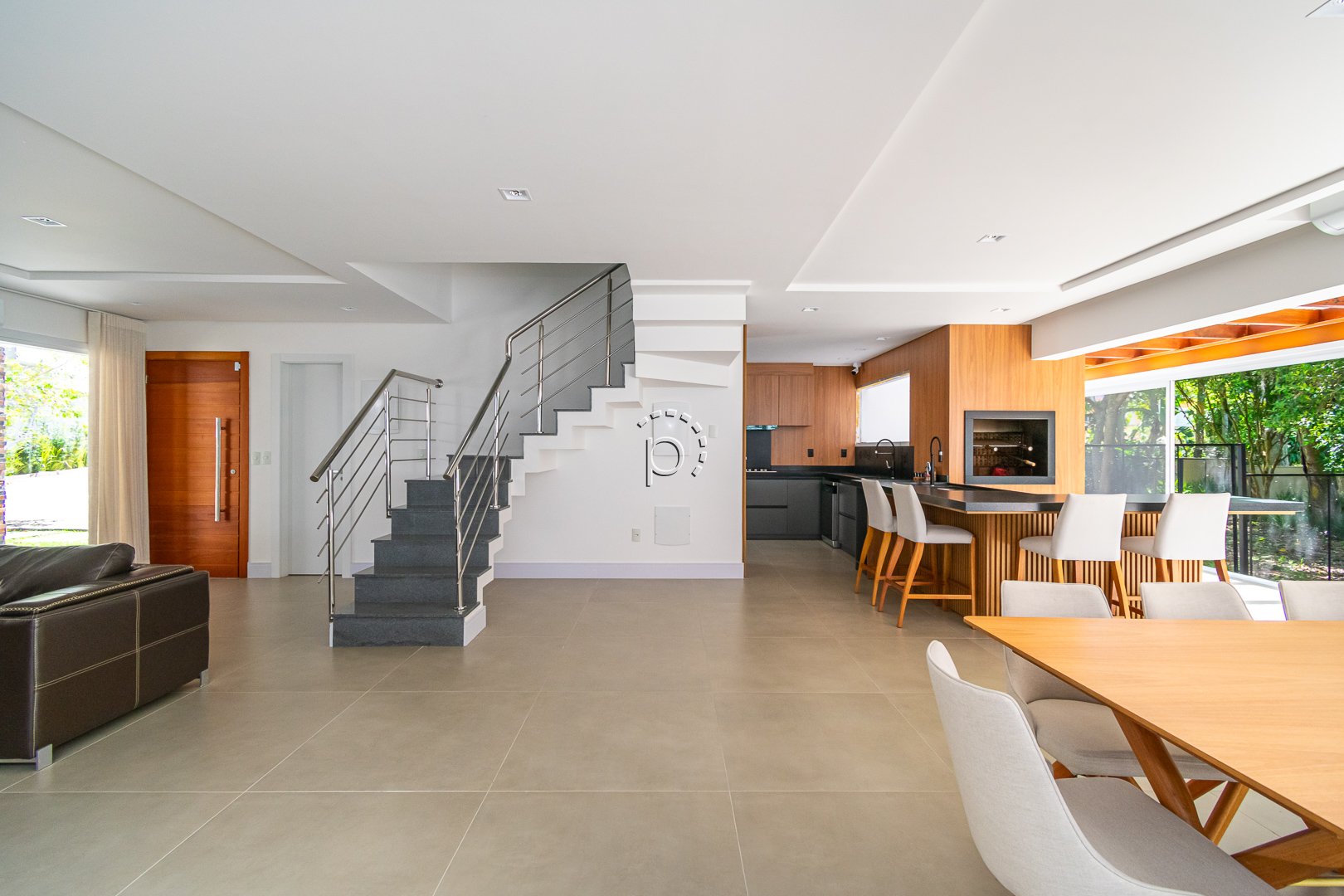 Casa em Condomínio à venda com 300m², 4 quartos, 4 suítes, 2 vagas no bairro Pedra Redonda em Porto Alegre