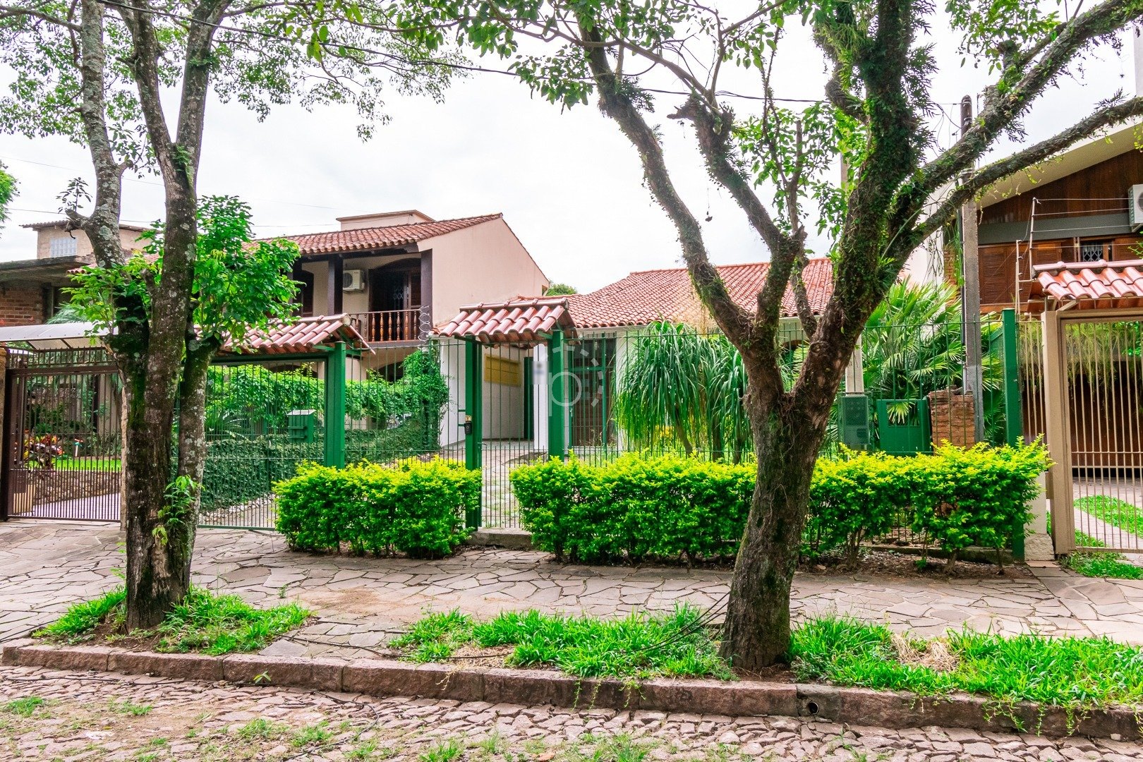 Casa à venda com 200m², 3 quartos, 1 suíte, 5 vagas no bairro Cristal em Porto Alegre