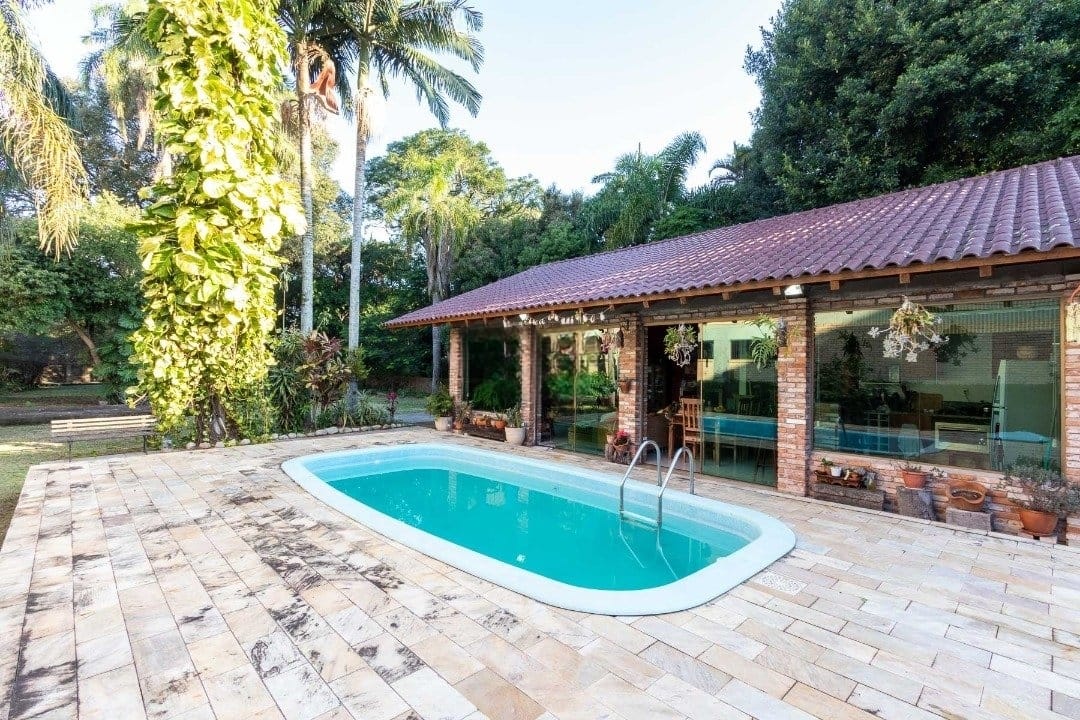 Casa à venda com 292m², 4 quartos, 2 suítes no bairro Tristeza em Porto Alegre