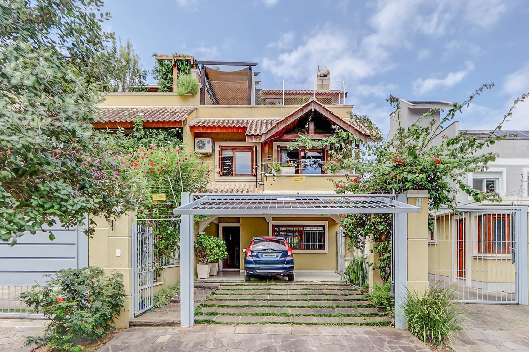 Casa em Condomínio à venda com 194m², 3 quartos, 1 suíte, 2 vagas no bairro Tristeza em Porto Alegre
