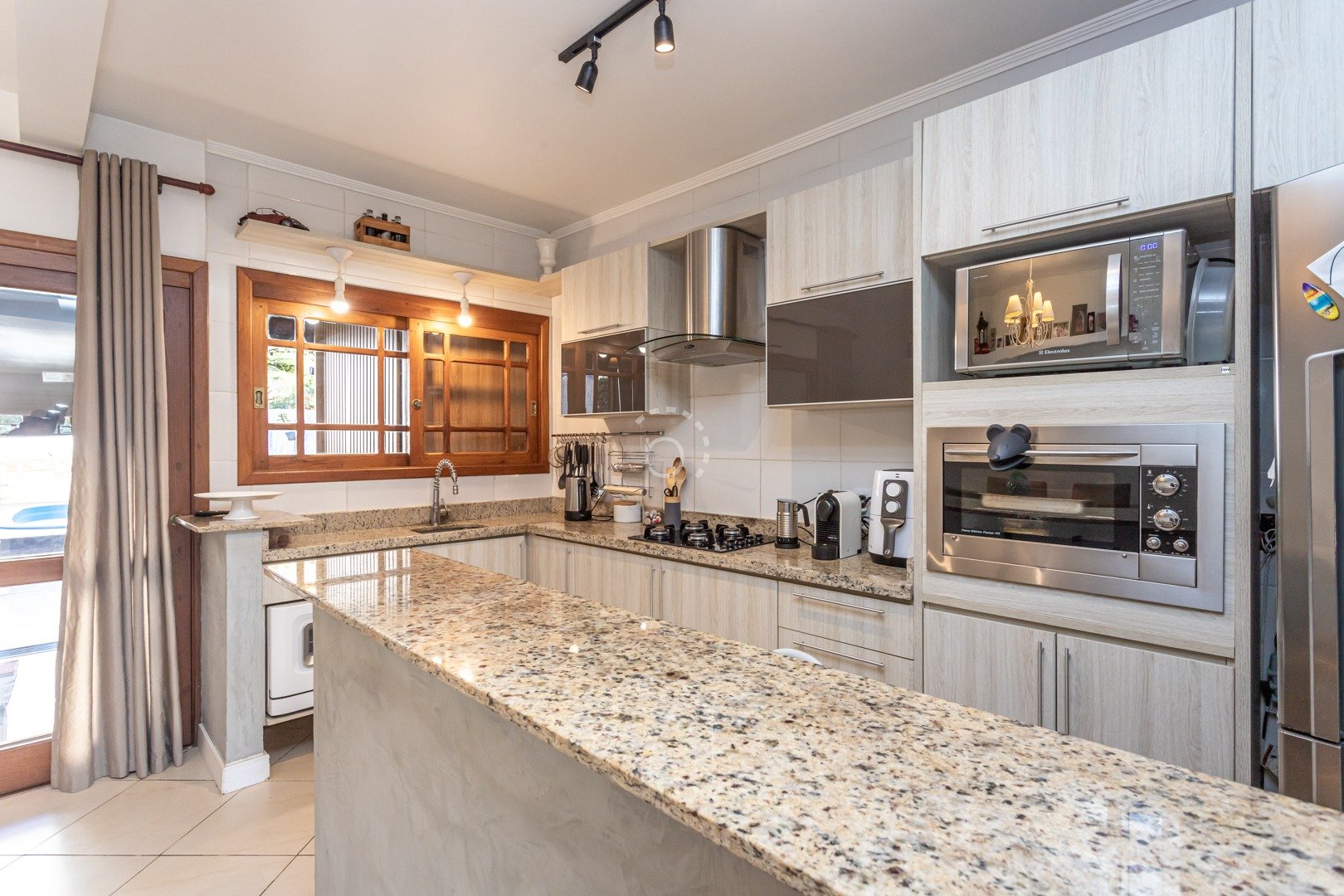 Casa à venda com 189m², 3 quartos, 1 suíte, 2 vagas no bairro Espirito Santo em Porto Alegre - Foto 12