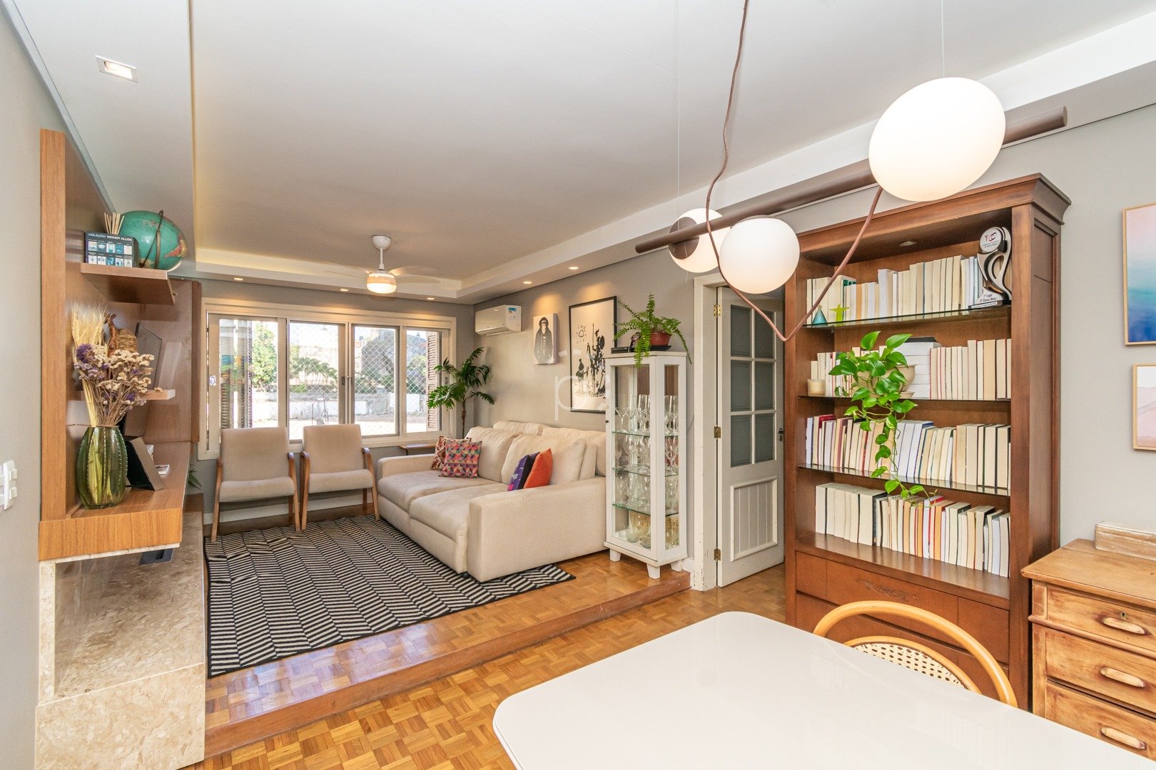 Apartamento à venda com 105m², 3 quartos, 1 suíte, 1 vaga no bairro Menino Deus em Porto Alegre