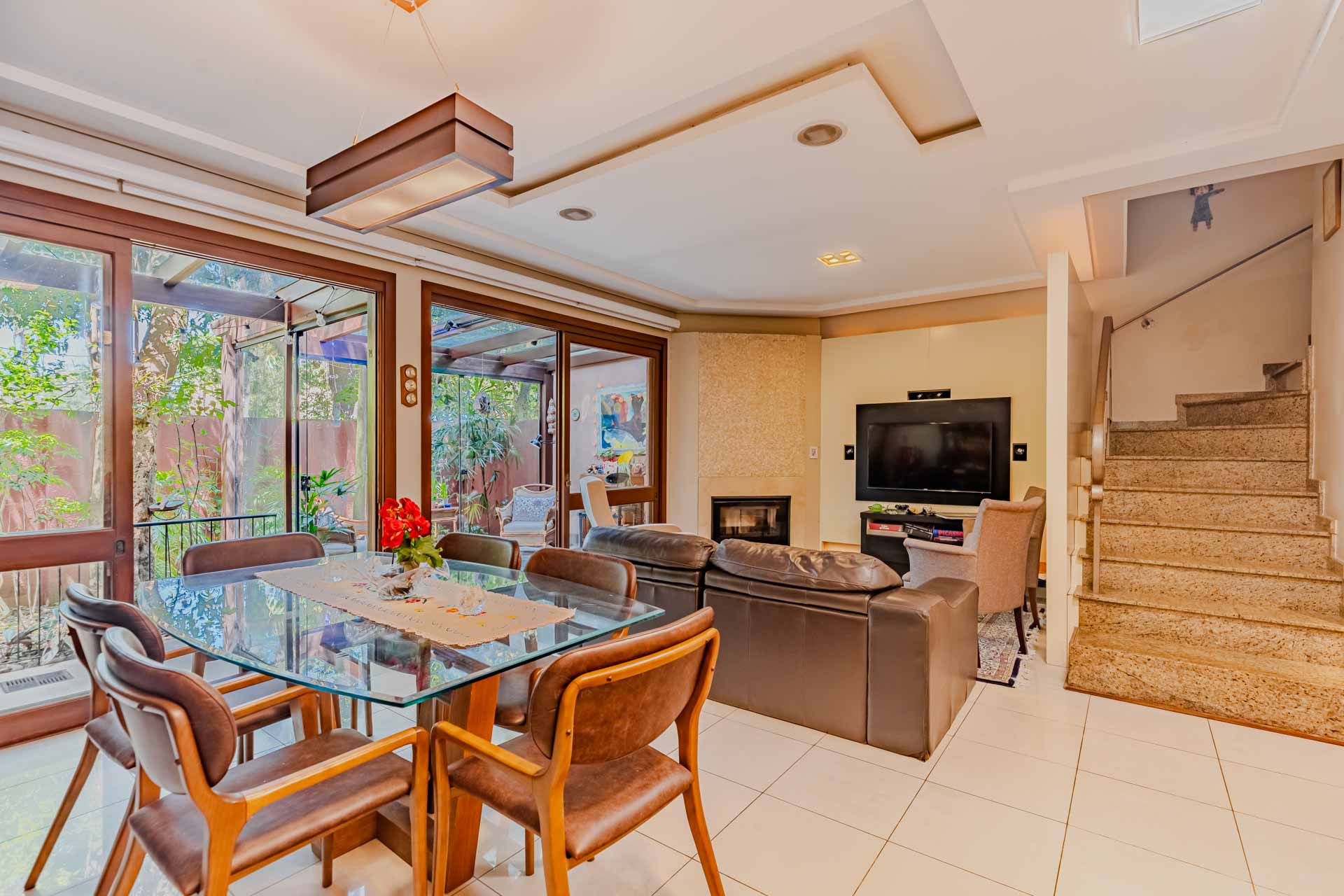 Casa em Condomínio à venda com 295m², 3 quartos, 1 suíte, 3 vagas no bairro Tristeza em Porto Alegre