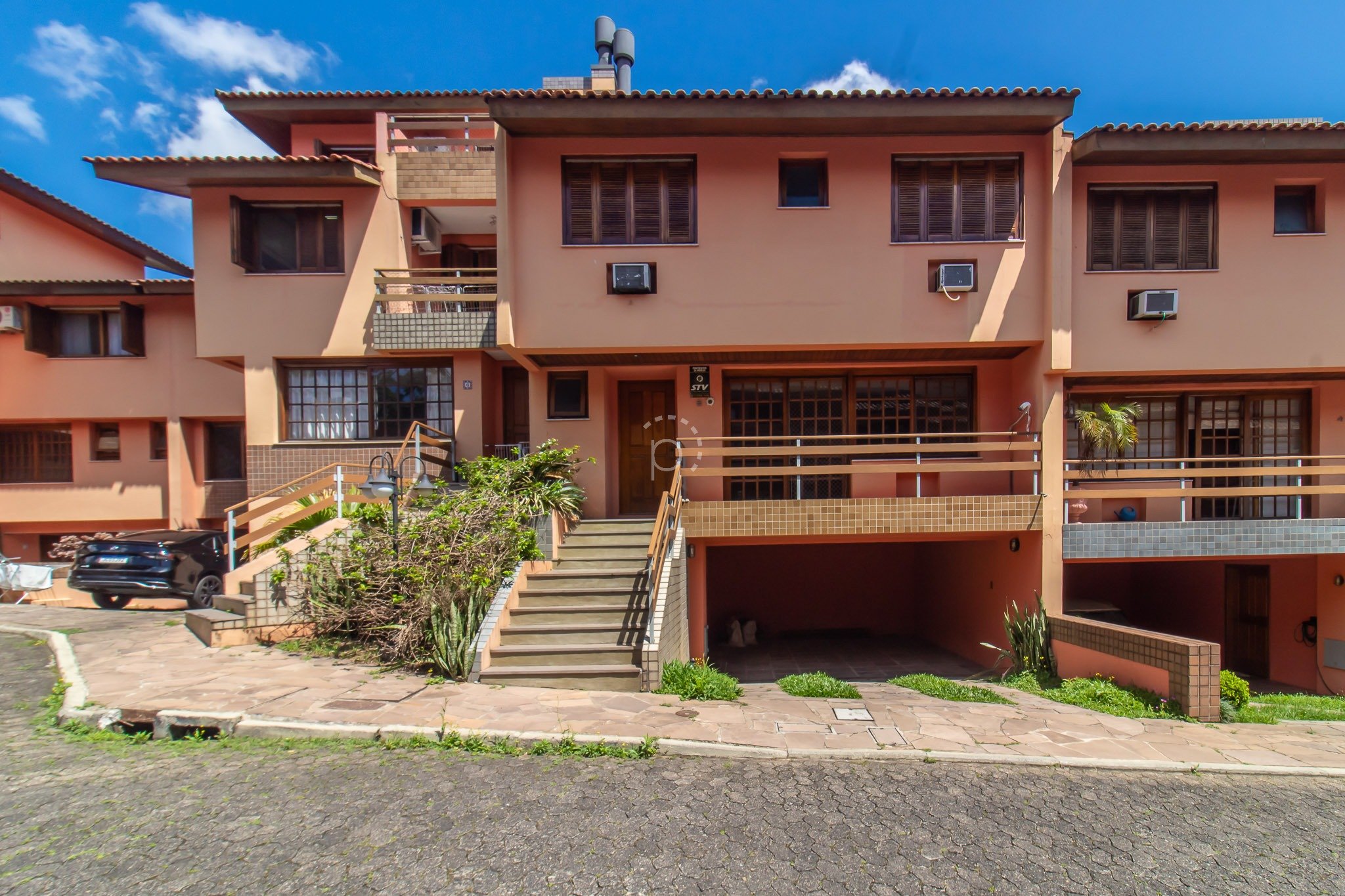Casa em Condomínio à venda com 287m², 3 quartos, 1 suíte, 2 vagas no bairro Menino Deus em Porto Alegre