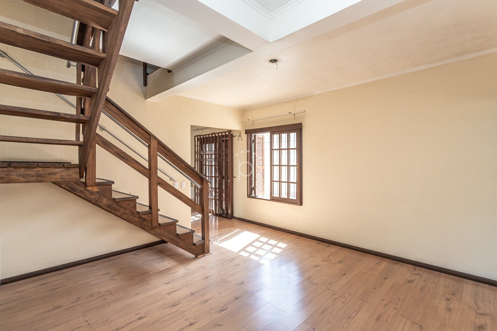 Casa à venda com 290m², 3 quartos, 1 suíte, 4 vagas no bairro Ipanema em Porto Alegre - Foto 11