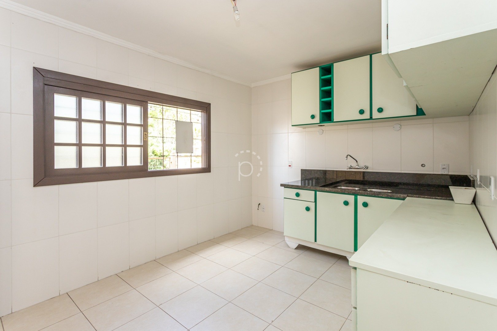 Casa à venda com 290m², 3 quartos, 1 suíte, 4 vagas no bairro Ipanema em Porto Alegre - Foto 12