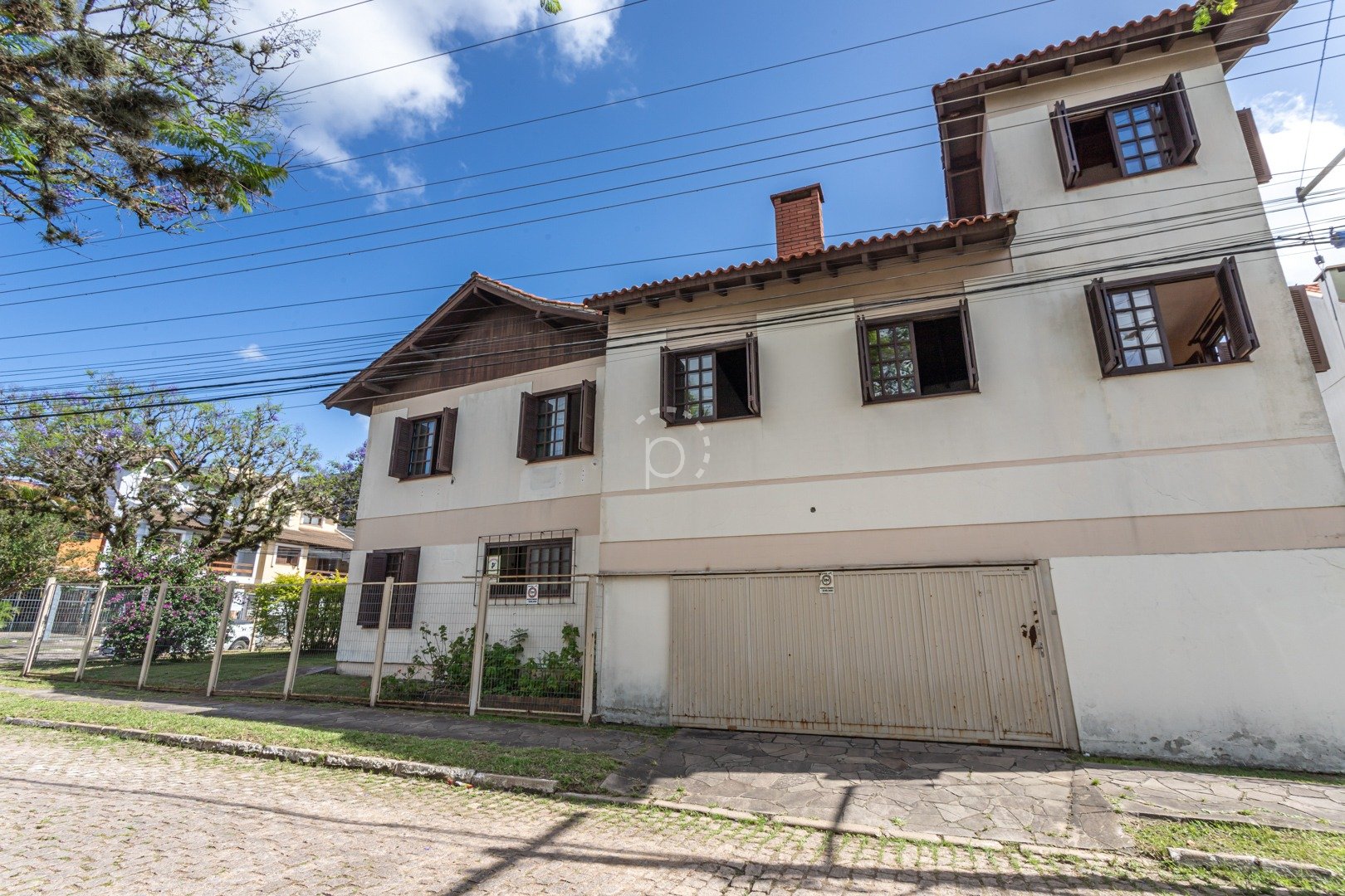 Casa à venda com 290m², 3 quartos, 1 suíte, 4 vagas no bairro Ipanema em Porto Alegre