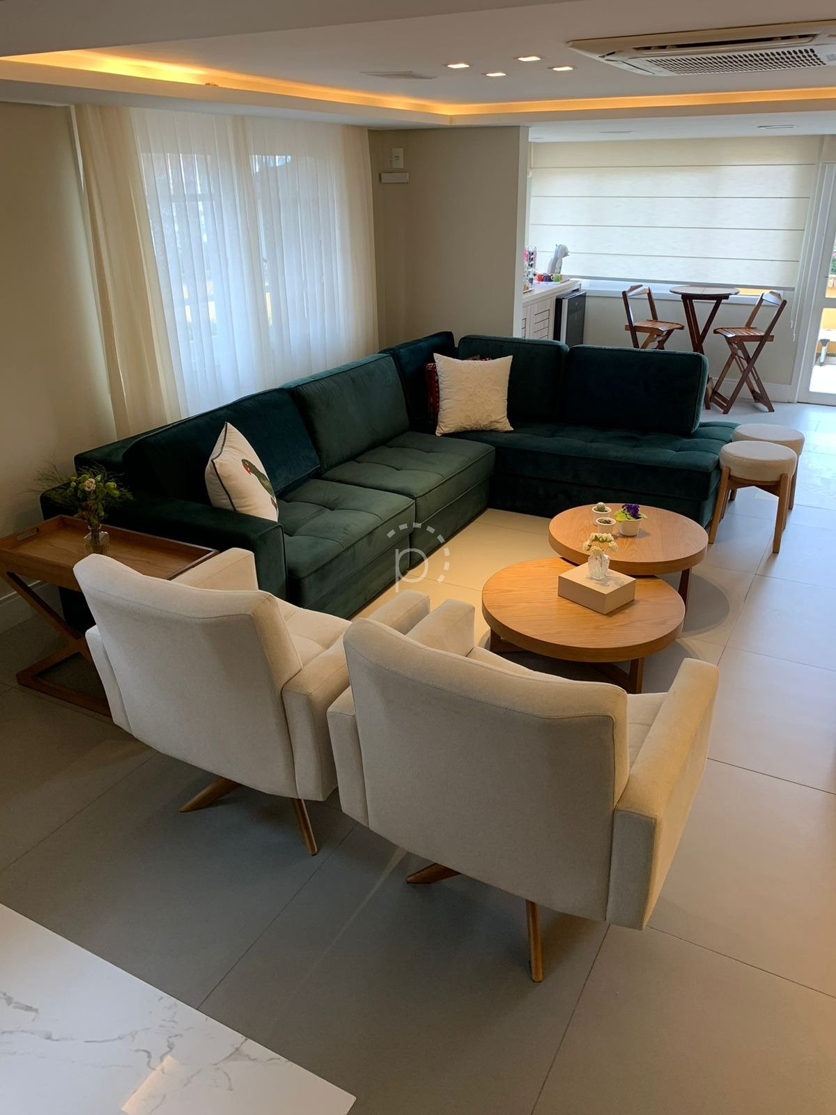 Casa em Condomínio à venda com 211m², 3 quartos, 2 suítes, 4 vagas no bairro Jardim Isabel em Porto Alegre
