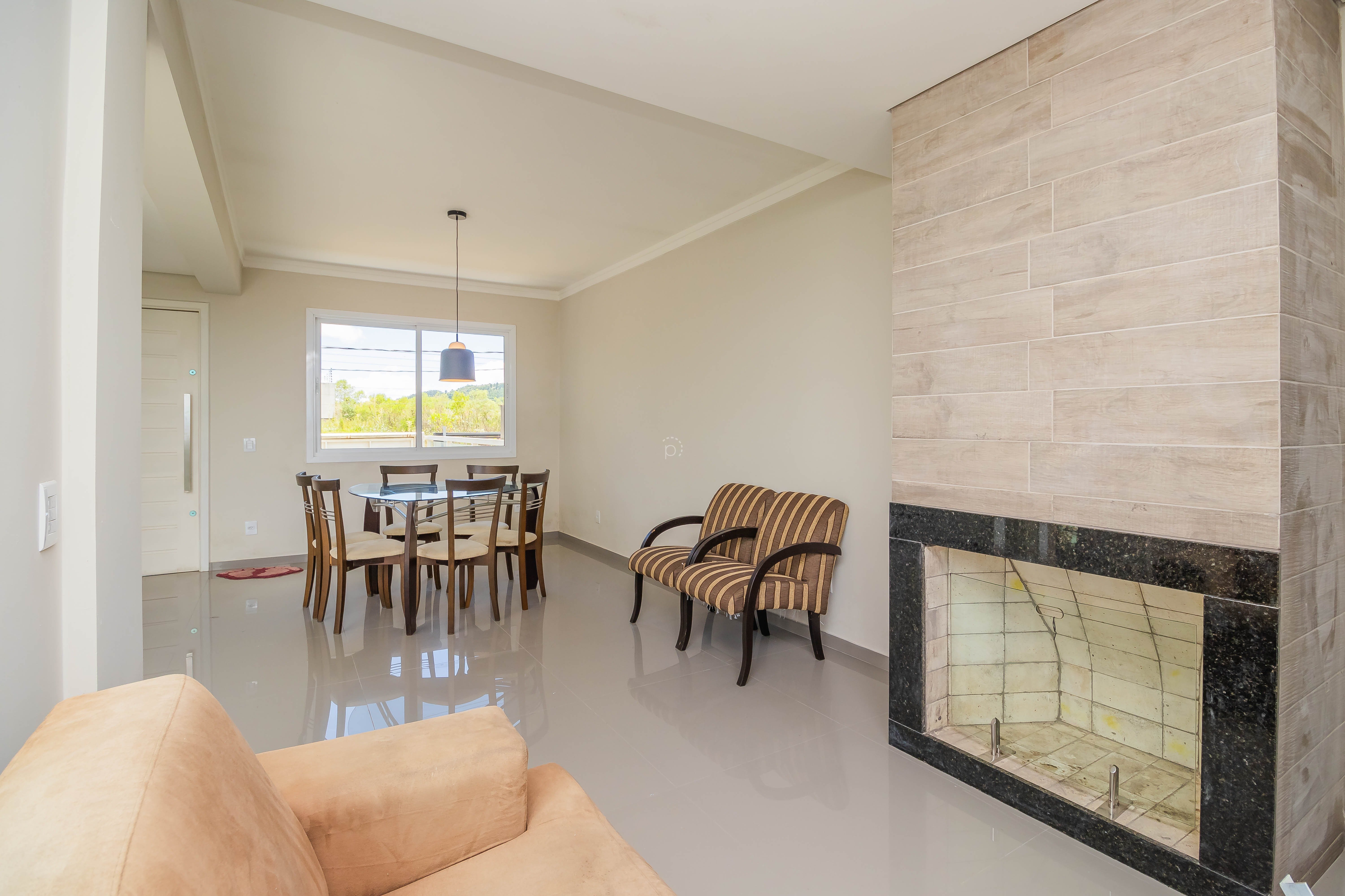 Casa à venda com 185m², 3 quartos, 1 suíte, 2 vagas no bairro Hípica em Porto Alegre