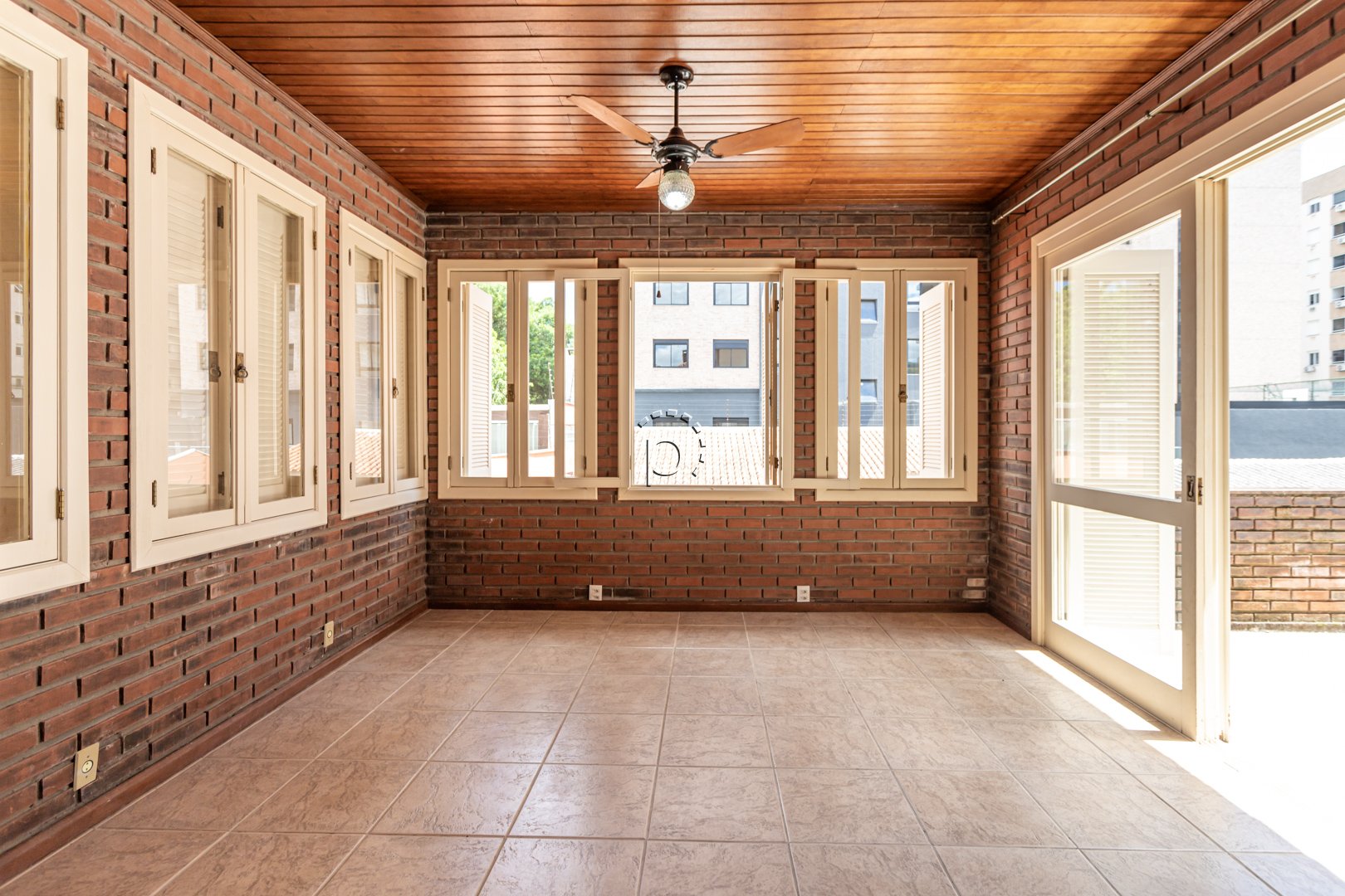 Casa para alugar com 400m², 5 quartos no bairro Tristeza em Porto Alegre - Foto 17