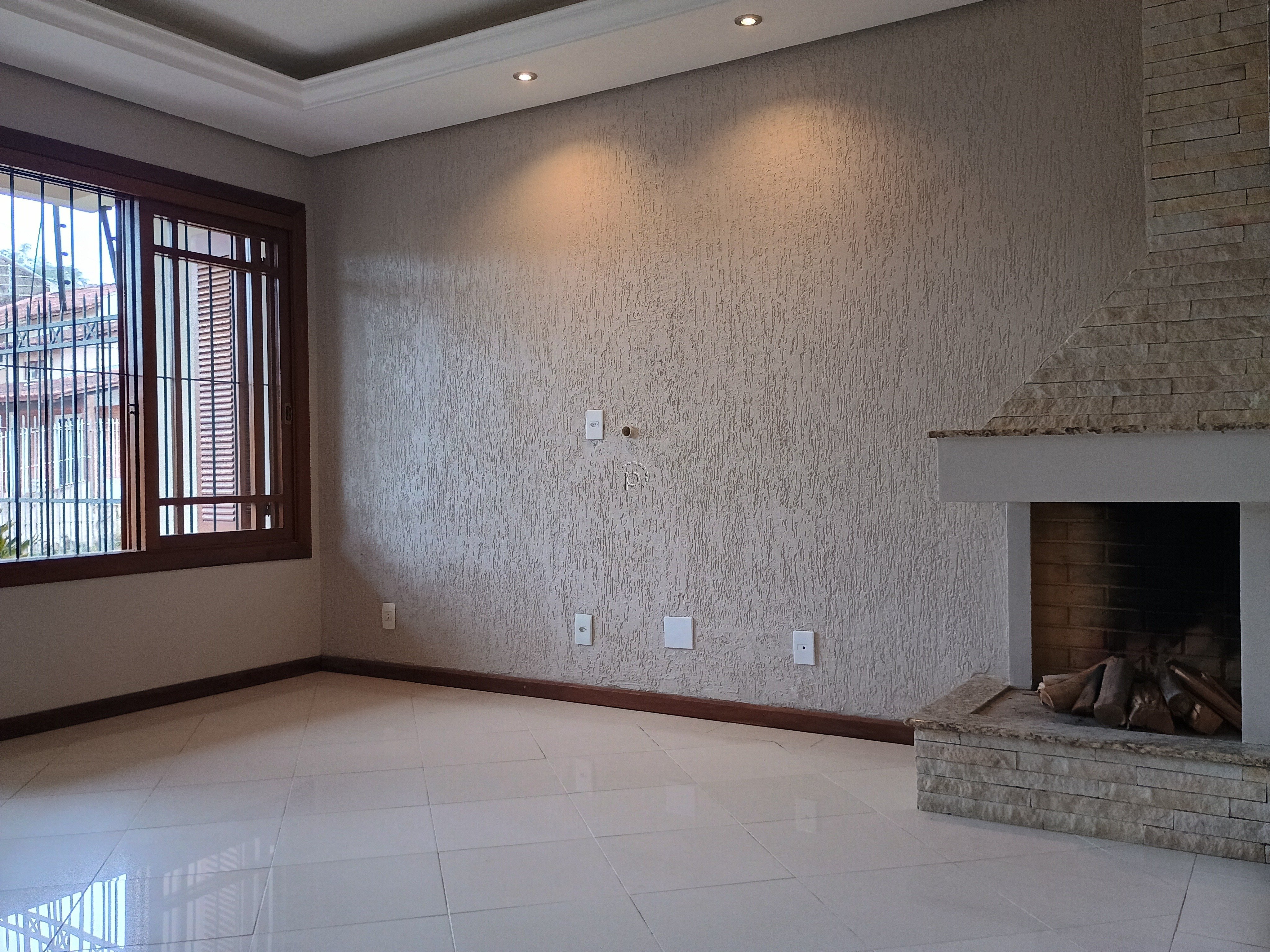 Casa à venda com 197m², 3 quartos, 1 suíte, 2 vagas no bairro Hípica em Porto Alegre