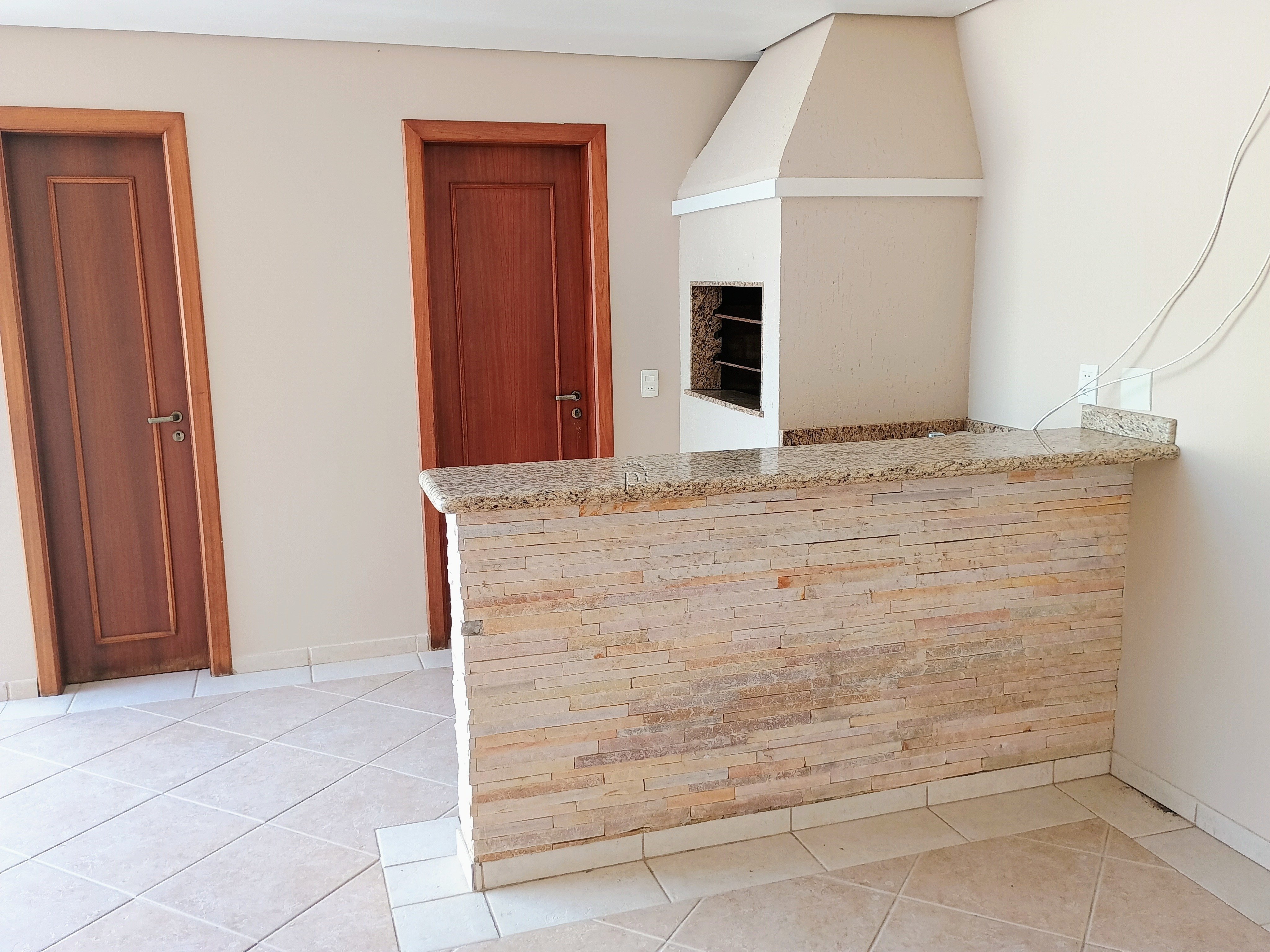 Casa à venda com 197m², 3 quartos, 1 suíte, 2 vagas no bairro Hípica em Porto Alegre - Foto 4