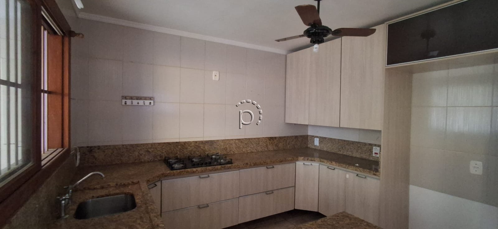 Casa para alugar com 159m², 3 quartos, 3 vagas no bairro Cavalhada em Porto Alegre - Foto 17