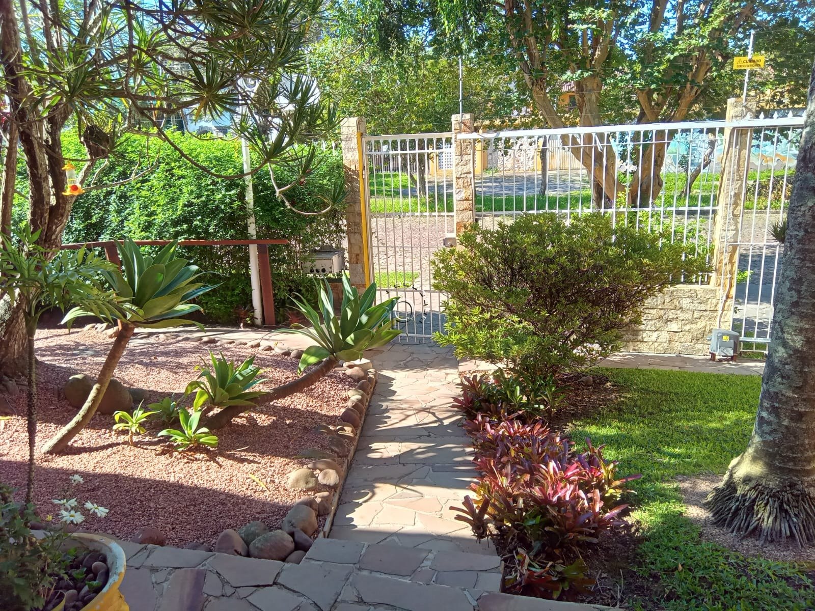 Casa à venda com 183m², 5 quartos, 1 suíte, 3 vagas no bairro Vila Assunção em Porto Alegre - Foto 5