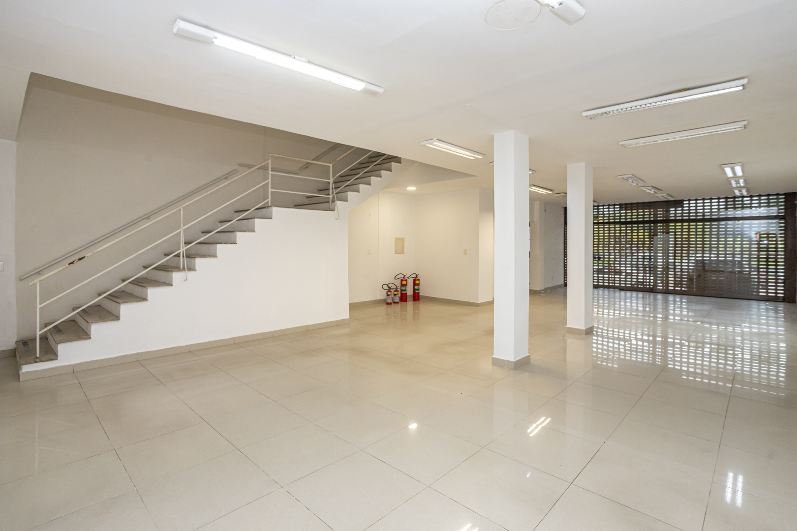 Loja para alugar com 330m² no bairro Tristeza em Porto Alegre