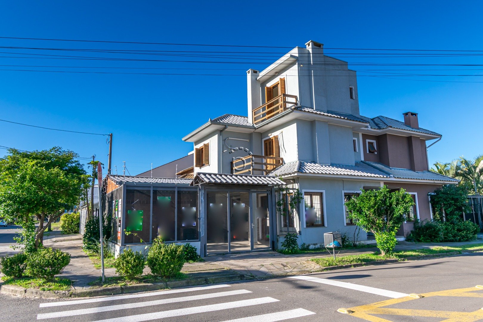 Casa para alugar com 115m², 3 quartos, 3 suítes, 3 vagas no bairro Hípica em Porto Alegre