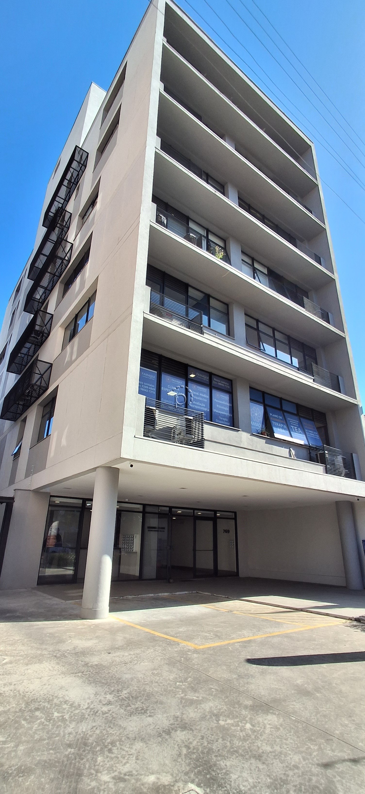 Sala para alugar com 32m² no bairro Menino Deus em Porto Alegre