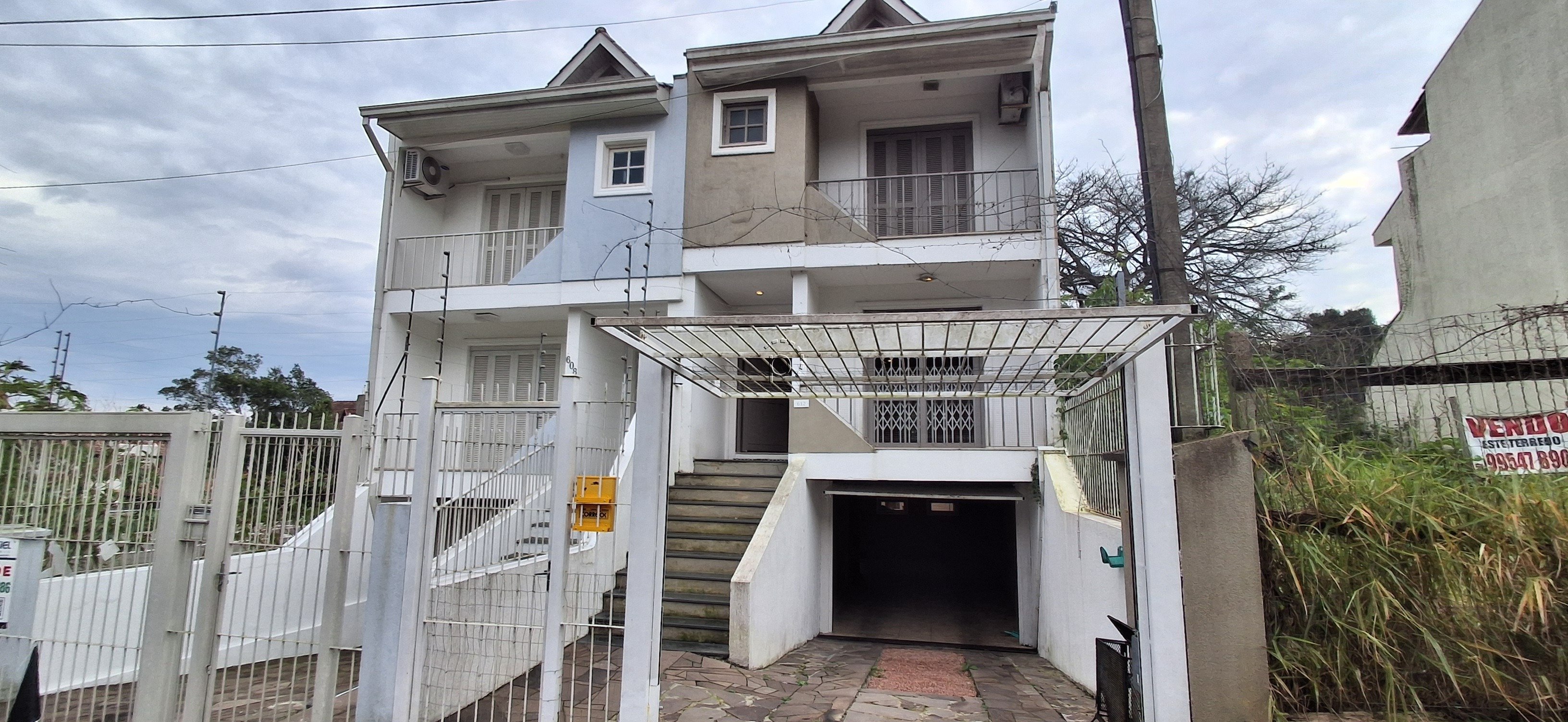 Casa à venda com 199m², 3 quartos, 1 suíte, 3 vagas no bairro Espirito Santo em Porto Alegre